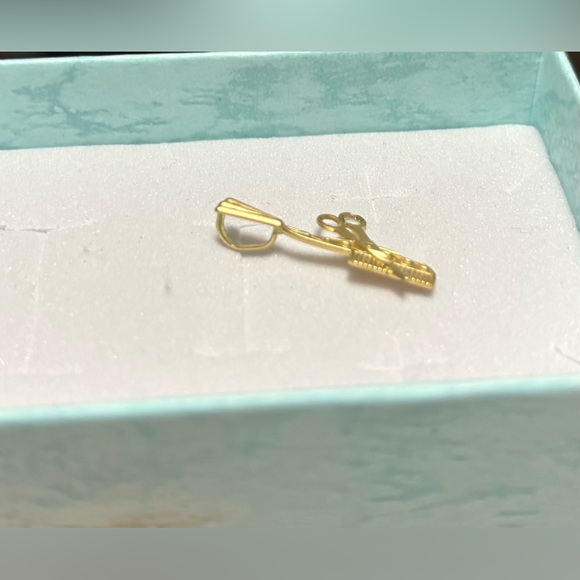 14k Gold Scissors and Comb Charm - Picture 3 of 6